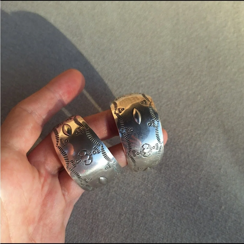 Sterling silver Native American Engraved Hoop Earrings - Picture 4 of 6